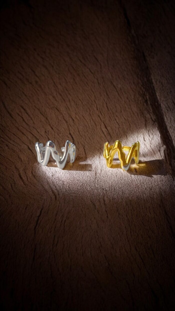 Anello in Acciaio a Forma di Battito Cardiaco