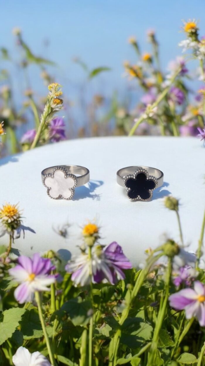 Anello in Acciaio Pentafoglie - Talismano Elegante di Fortuna e Protezione