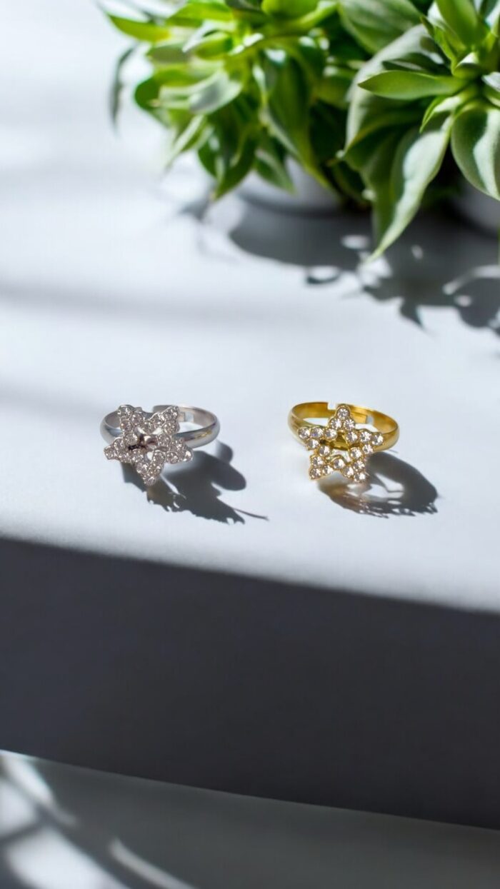 ✨ Anello Stella con Brillantini - Un Tocco di Magia al Tuo Dito